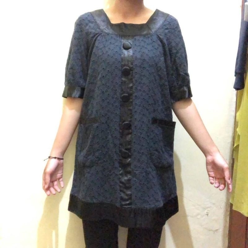 atasan wanita tunik lengan pendek hitam preloved