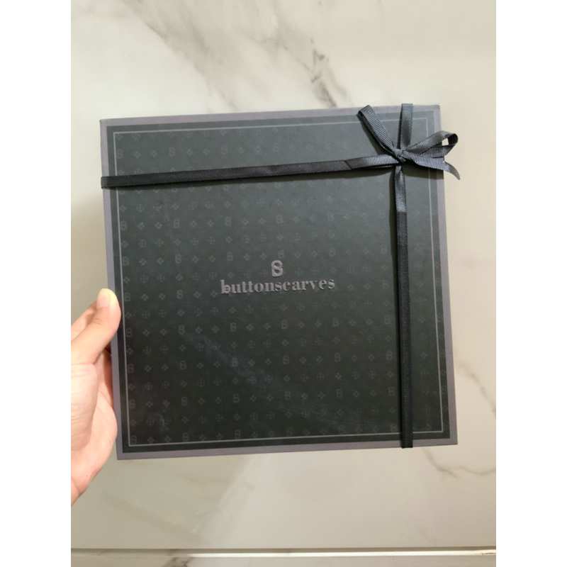 NEW SIAP KIRIM Buttonscarves Monogram Voile Square - Caviar (Hitam)