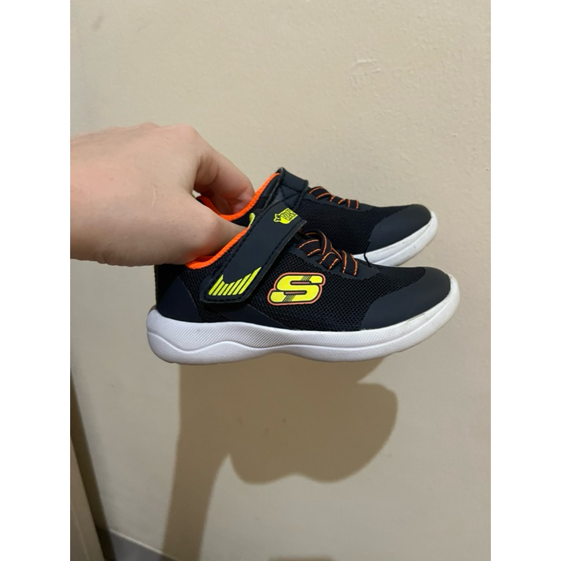 preloved sepatu skechers laki laki anak size 22