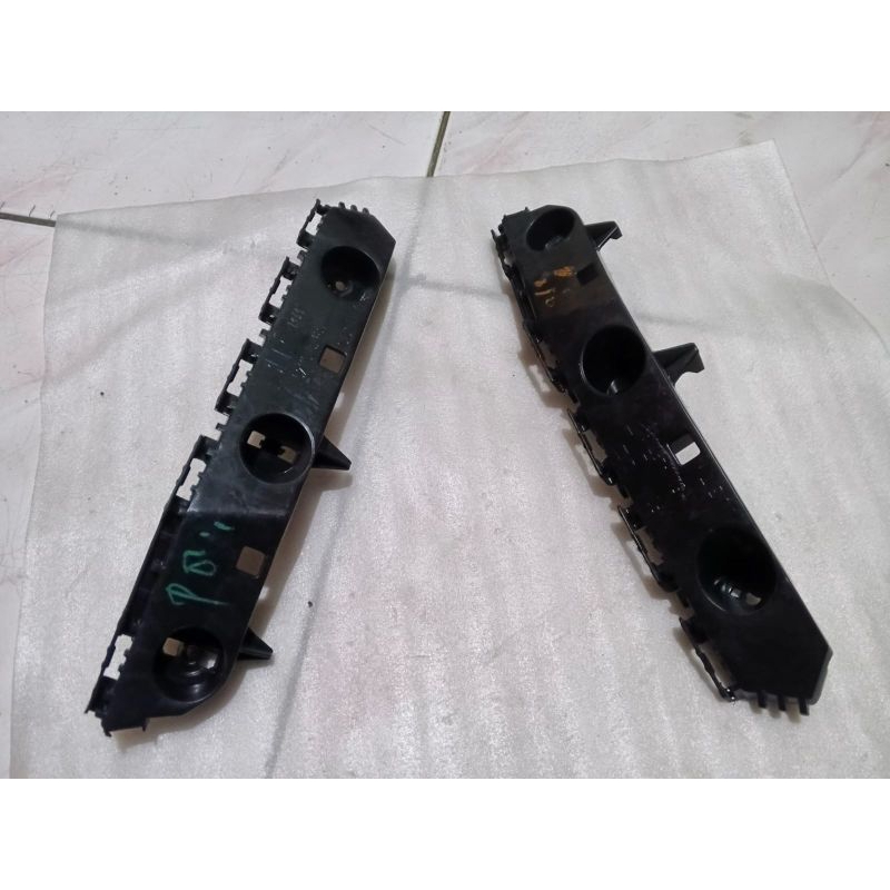 Breket bumper depan Calya sigra original