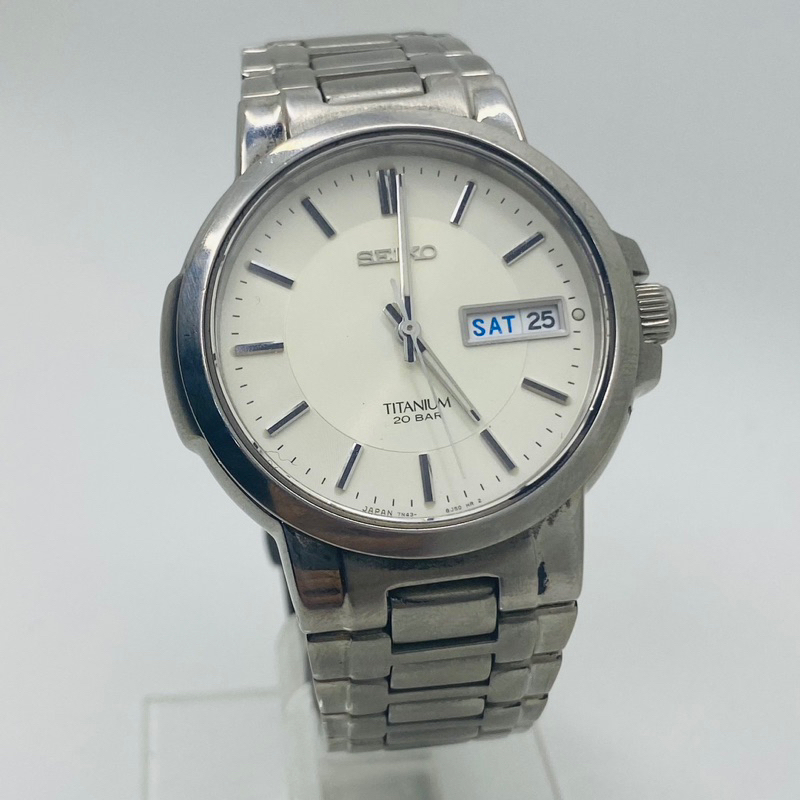 Seiko Titanium White Dial Made in Japan 7N43-7B80