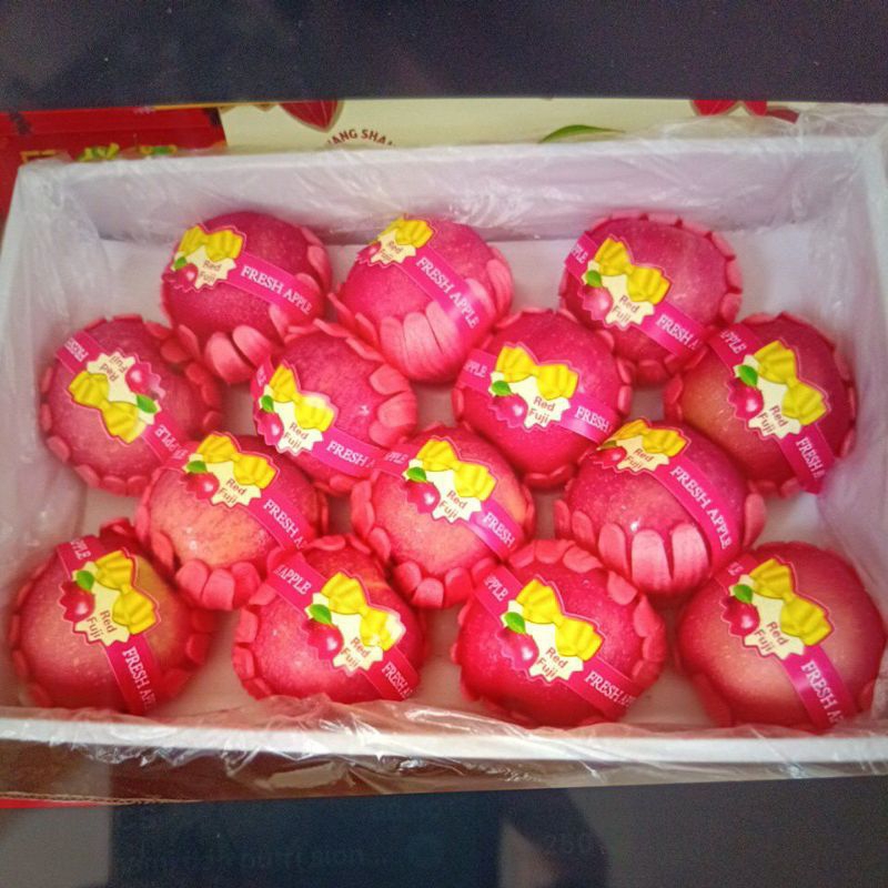 

Hampers Tahun Baru Imlek Apel Fuji Rossy isi 14pcs / Parcel buah