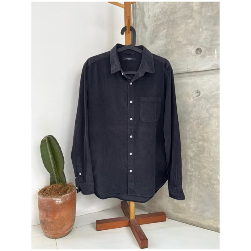 Preloved Kemeja Hitam Corduroy