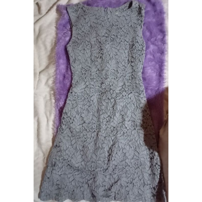 grey brukat kutung dress