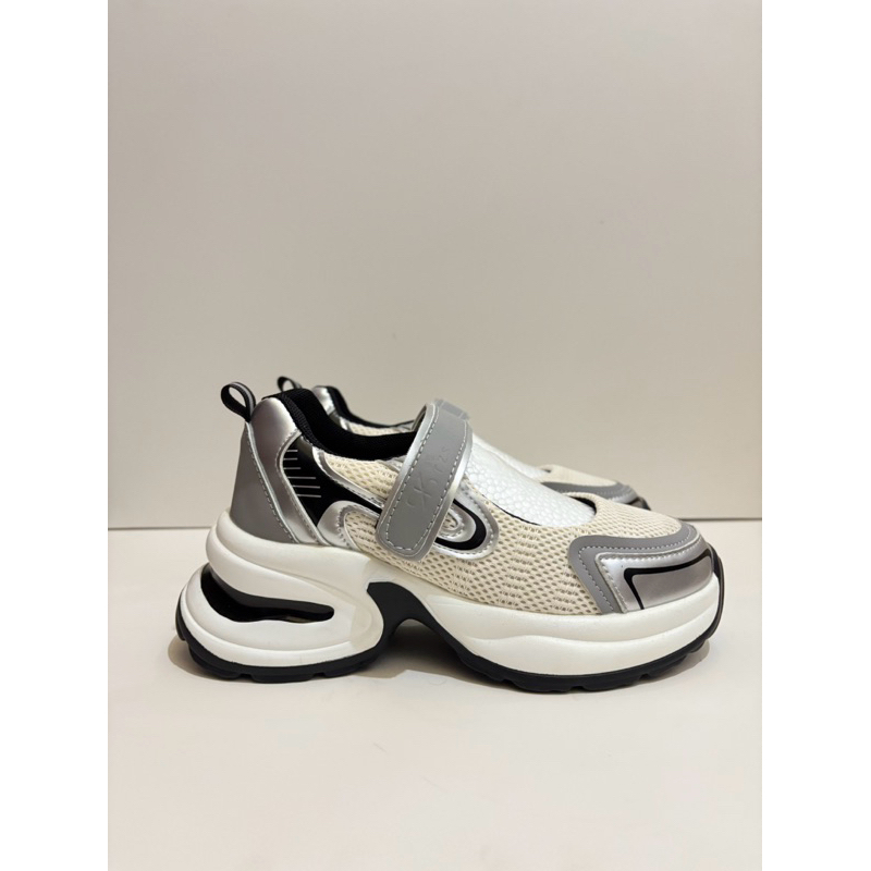 TZS Zenzy Gwendolyn Strides Sneakers