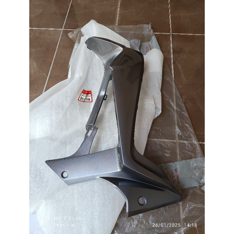 64400-KVL-N00VSM sayap depa kana honda supra x125 Batman silver original AHM