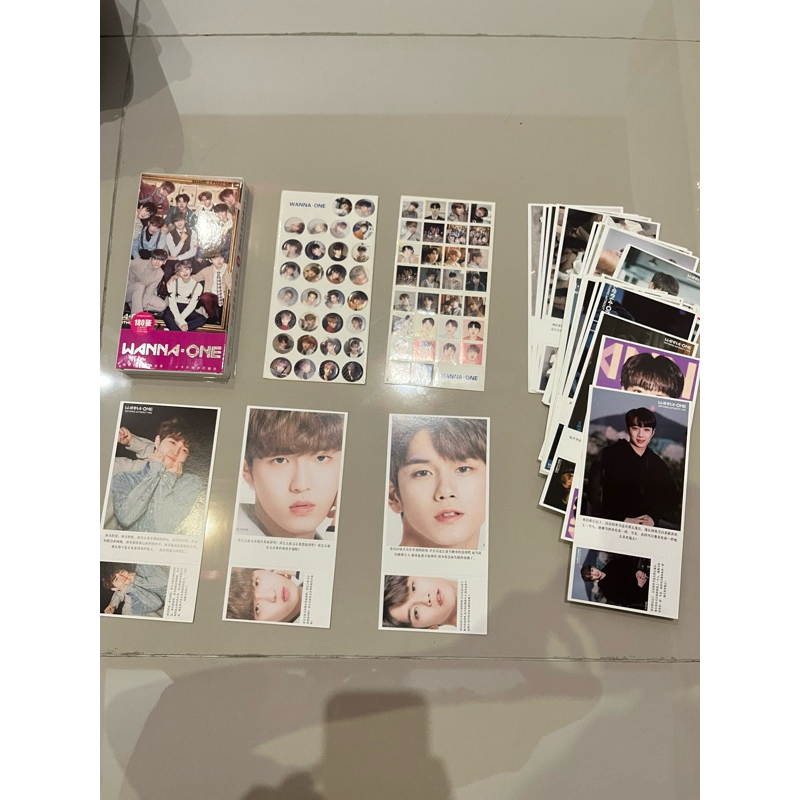 

PRELOVED WANNA ONE PHOTO CARD + STICKER