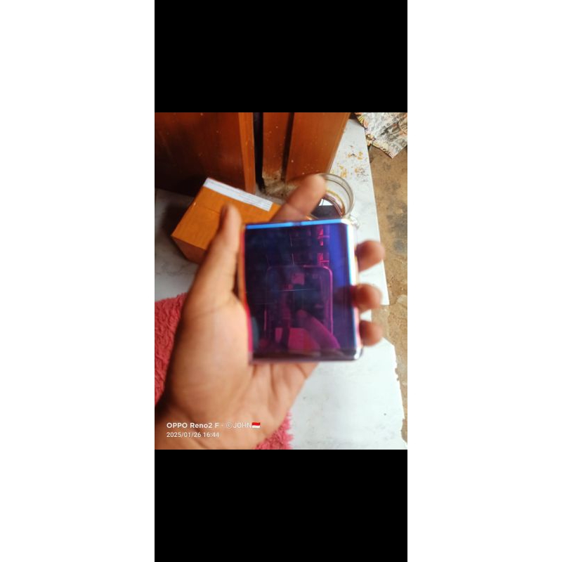 Samsung z flip  1 minus lcd  ram 8/256 minus lcd sinyal aman  ..bekdore bagus kesing mulus sandi KLO