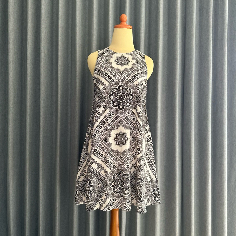 𝙋𝙍𝙀𝙇𝙊𝙑𝙀𝘿 All Would Envy AWE Black & White Printed Sleeveless Mini Dress Fashion Wanita Branded