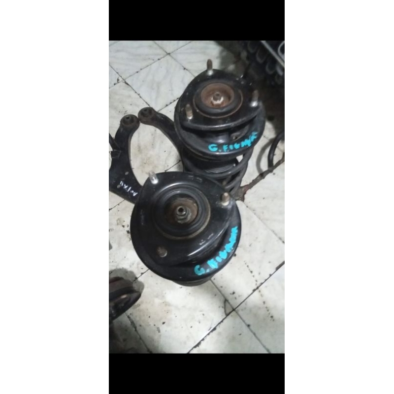 sokbreker & sayap depan Suzuki grand Vitara barang original copotan