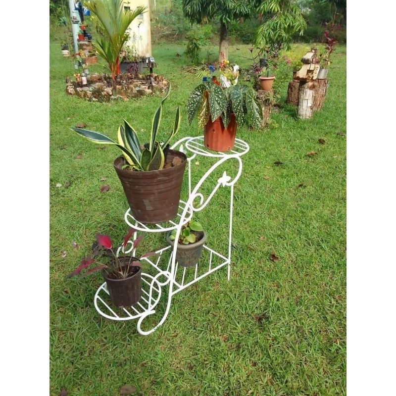 Stand Pot Besi Minimalis 3 Lubang/Rak Pot Besi Tanaman (stand Bunga Aritifisial)