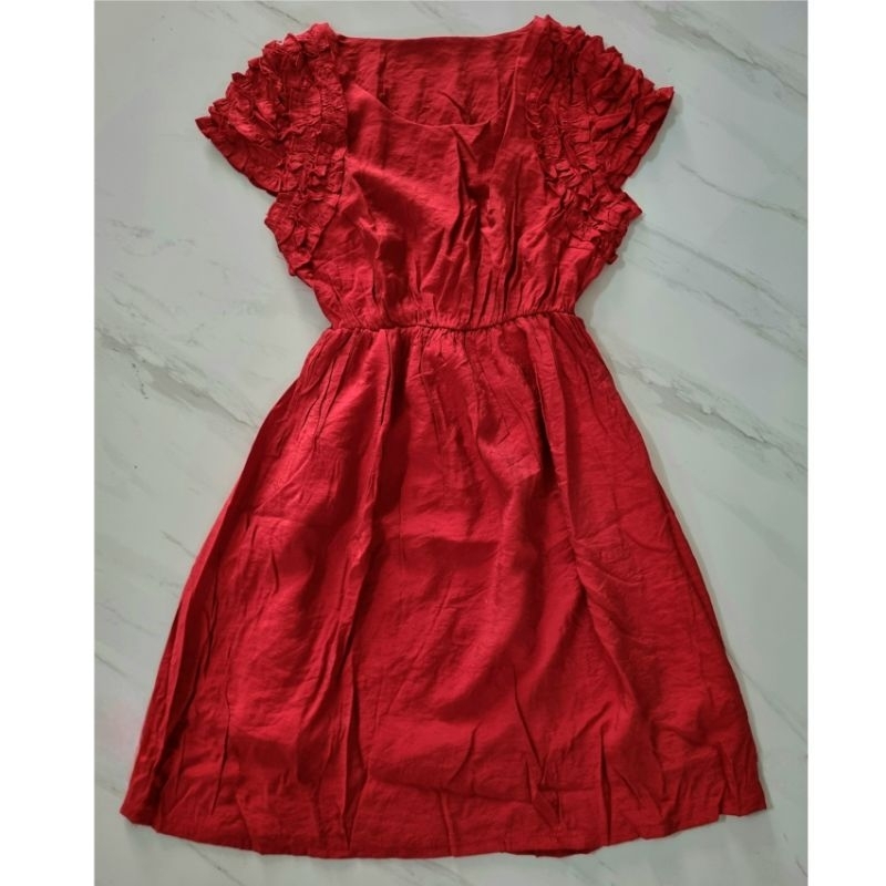 Dress Wanita / Dress Merah / Dress Cantik / Gaun Merah / Gaun Merah dengan Ruffle Lengan Pendek / Pr
