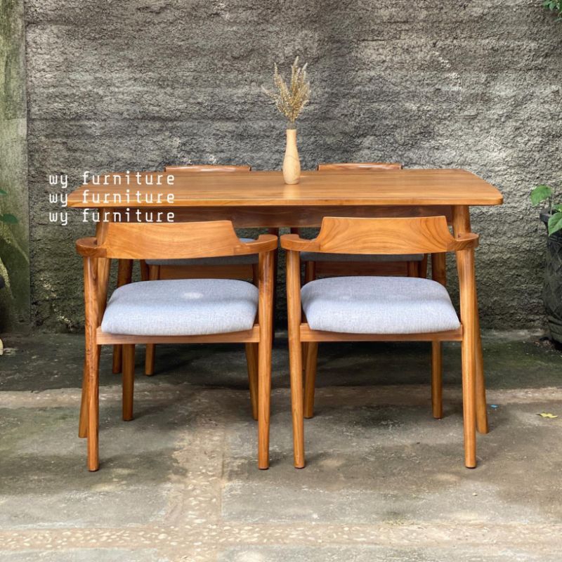 Meja makan kayu jati 4 kursi kombinasi bantalan, meja makan