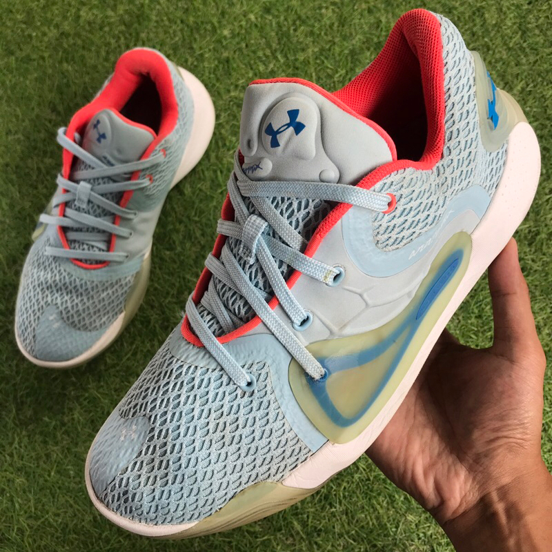 Sepatu Basket UA Anatomix Spawn size 41 preloved