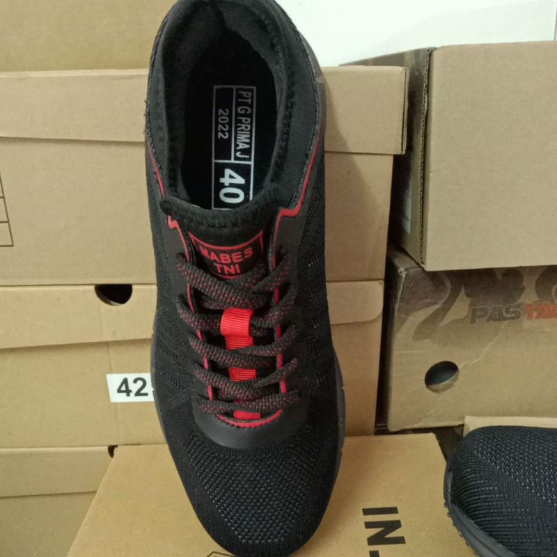 Sepatu olahraga mabes TNI jatah terbaru