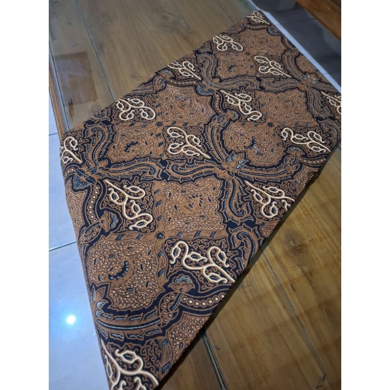 Kain Jarik dan Rok Wiru Batik Mulyo Kencono Sogan Solo