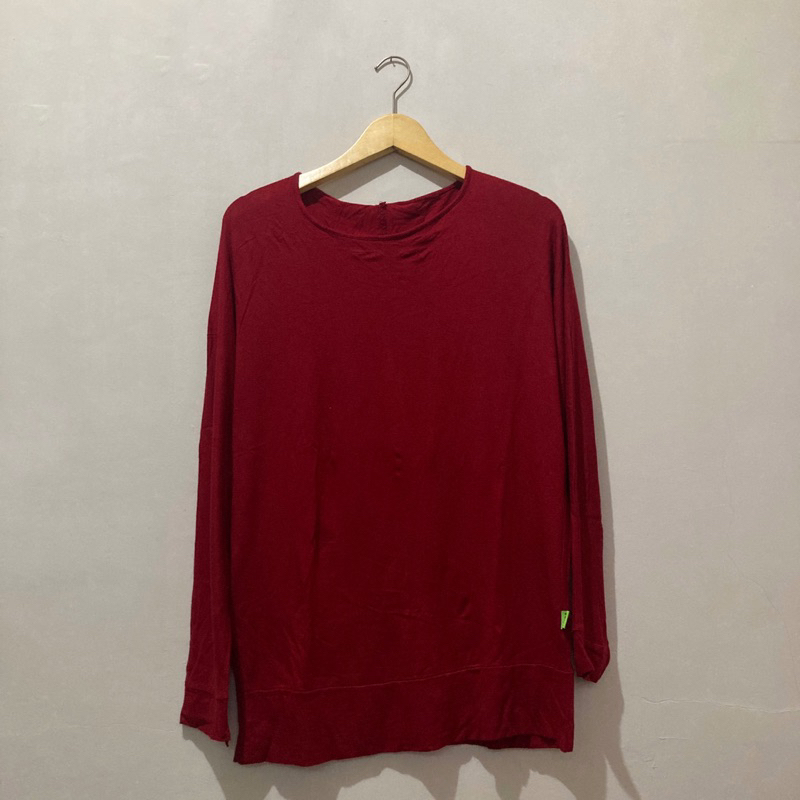 Kaos Maroon Wanita - Preloved