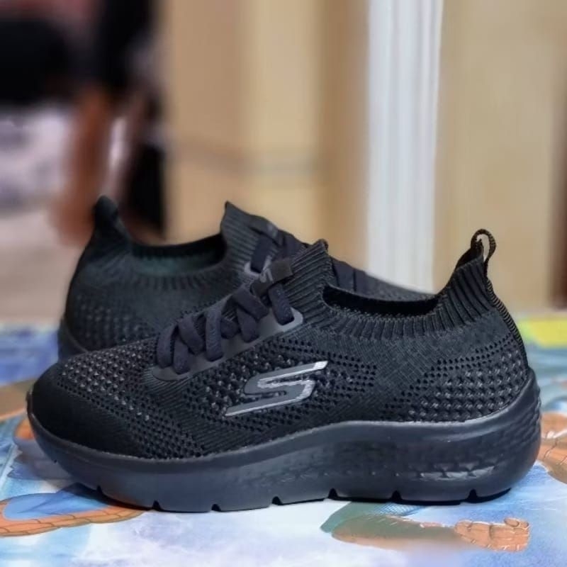 SEPATU SNEAKERS ANAK SEKOLAH HITAM POLOS MODEL SLOP ON LAKI-LALI DAN PEREMPUAN