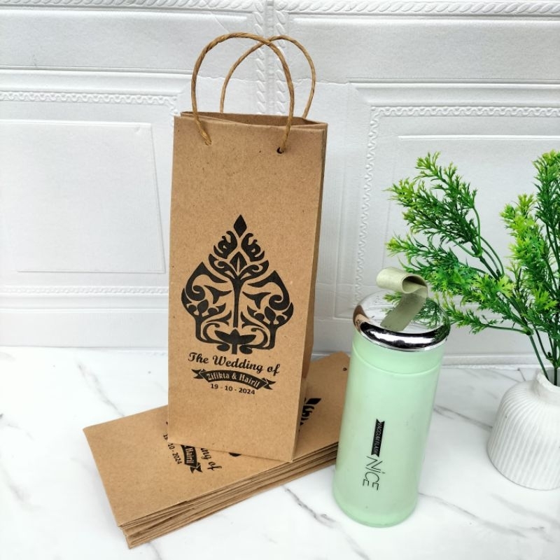 

paperbag botol minum sablon custom / paperbag souvenir uk 10x10x25