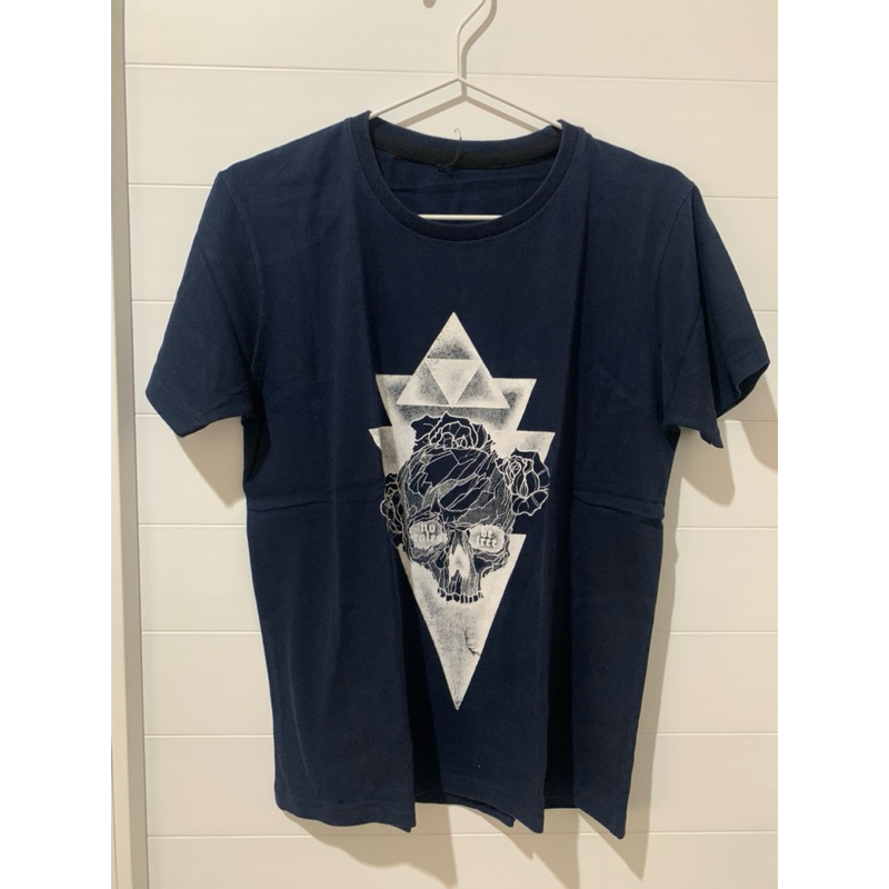 Preloved kaos pria biru tua