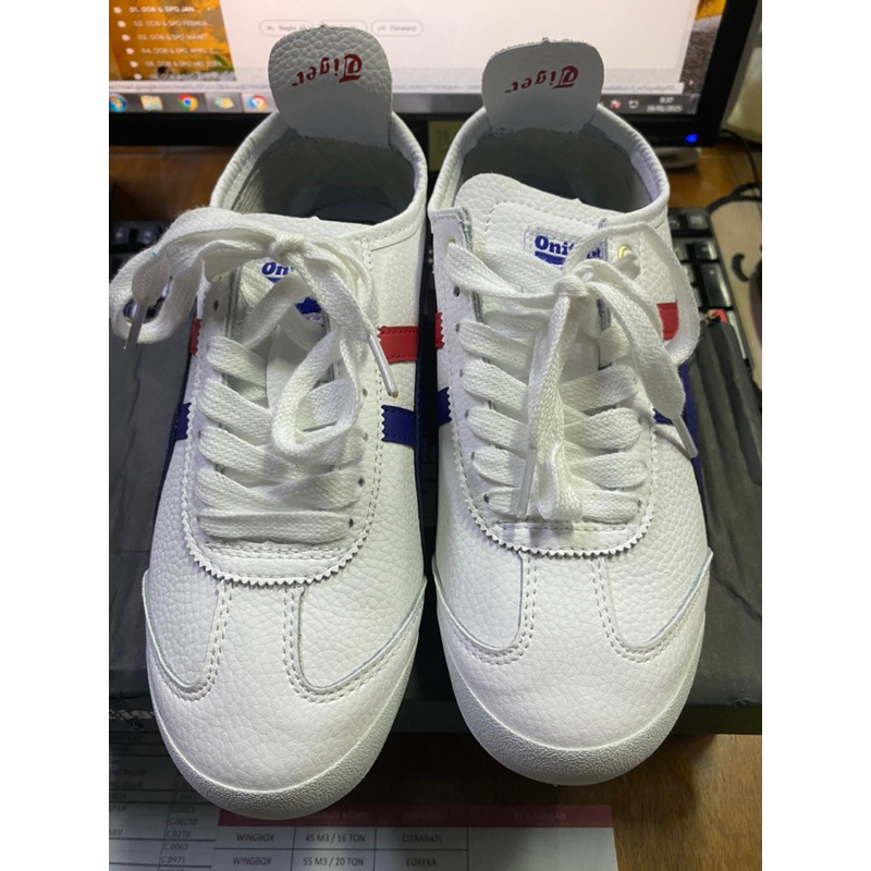Sepatu Sneakers Putih Onitsuka Tiger
