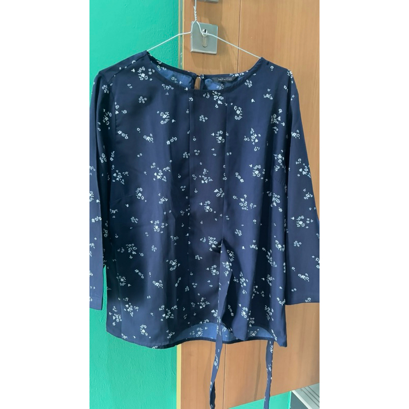 PRELOVED BLOUSE MOTIF BUNGA THE EXECUTIVE LENGAN PANJANG
