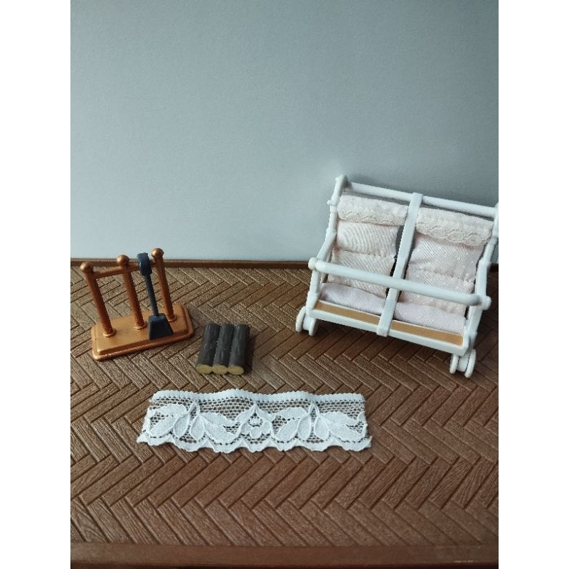 Sylvanian Families Part Fireplace & Stroller Preloved