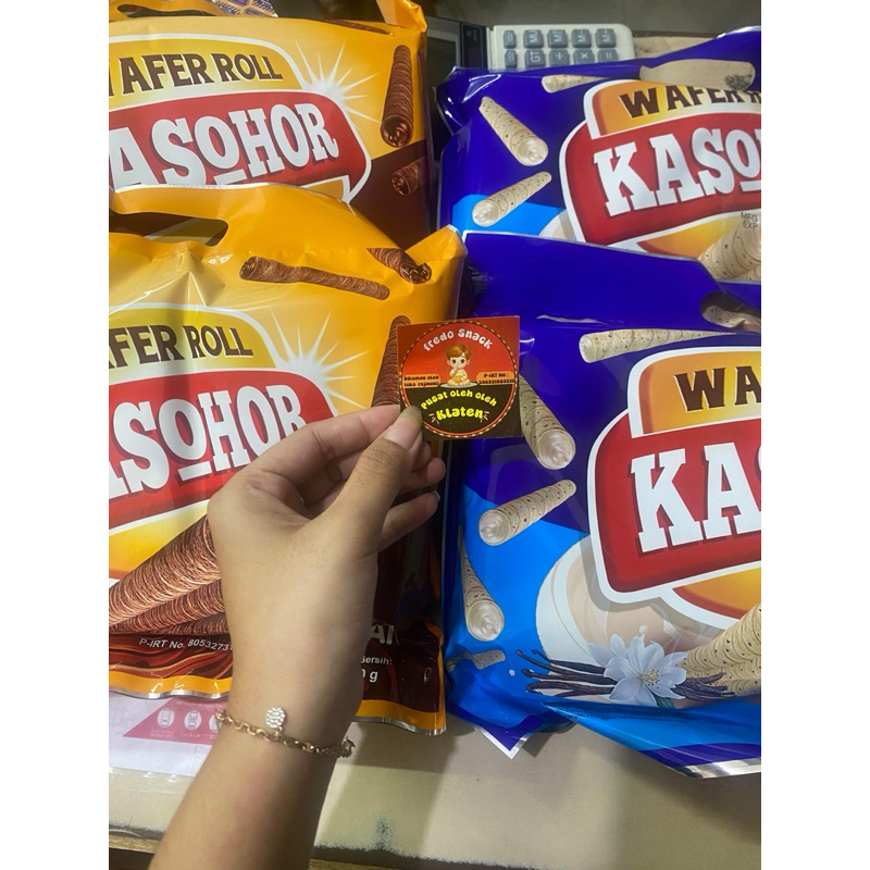 

WAFER ROLL KASOHOR BAG coklat dan vanila 400gr isi 10pack