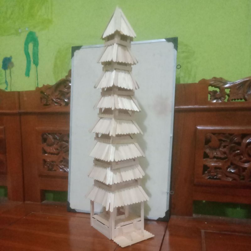 miniatur rumah adat Bali dari stik es krim atapnya bersusun