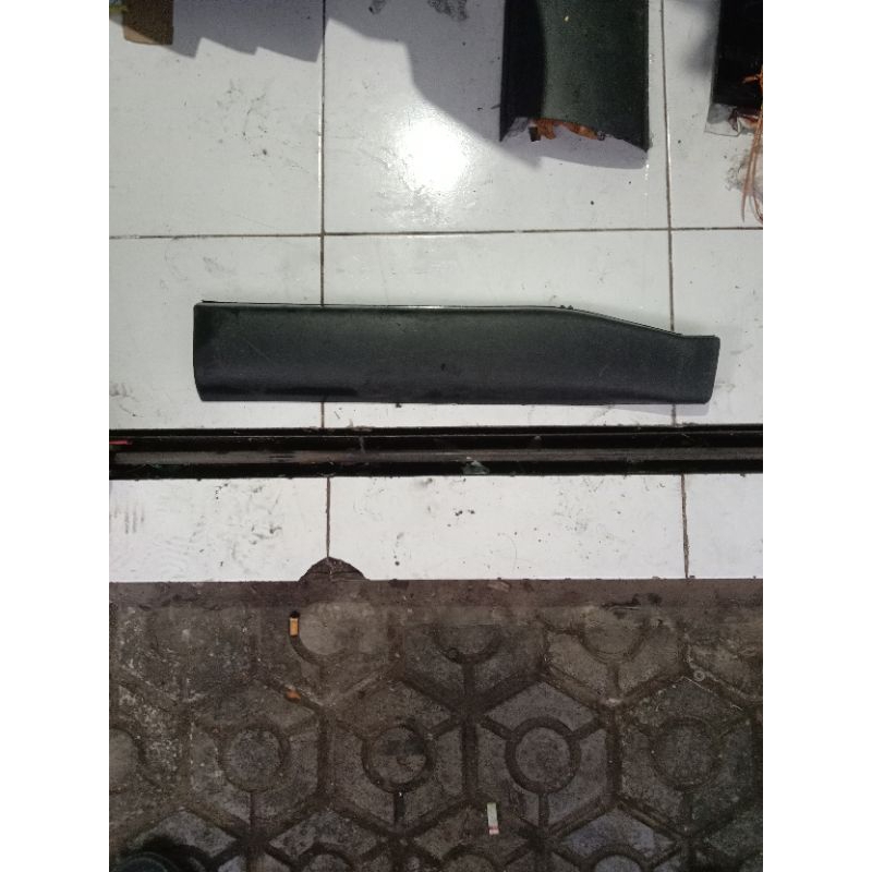 moulding Lis pintu belakang Nissan Xtrail t31 original