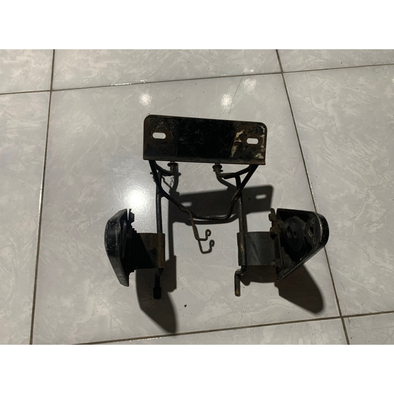 Bracket Kupingan Lengkap Lampu Tiger ORI