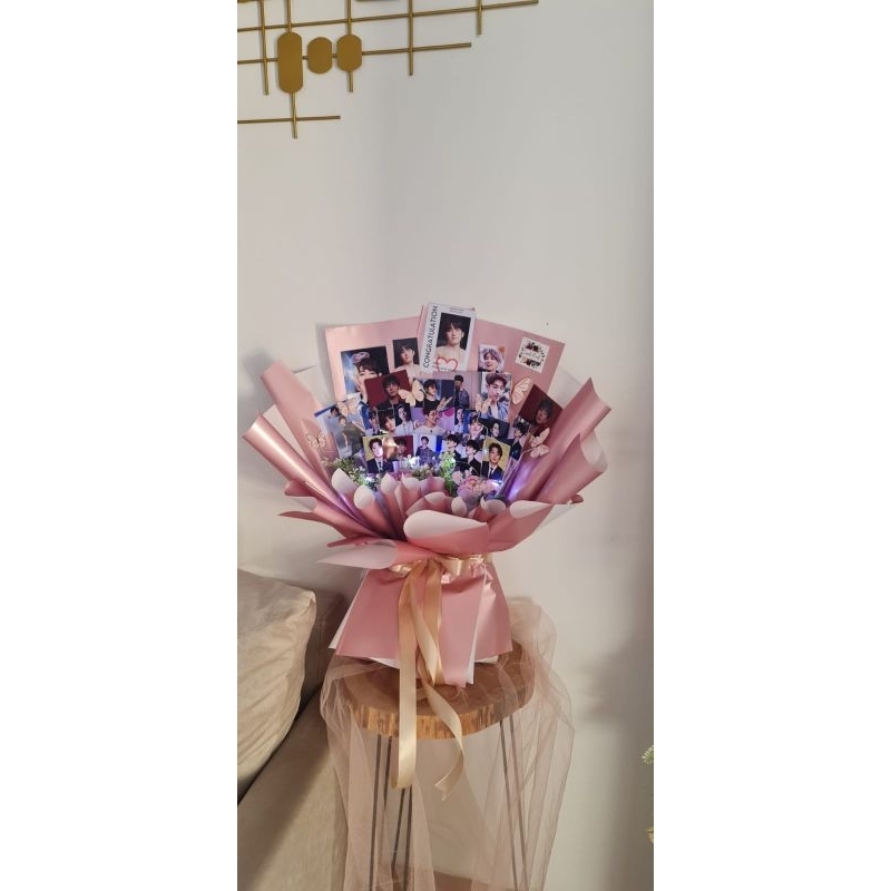 READY BTS KPOP IDOL BOUQUET BUKET POLAROID FOTO BTS NCT STRAY KIDS BLACKPINK EXO CUSTOM FOTO HADIAH 