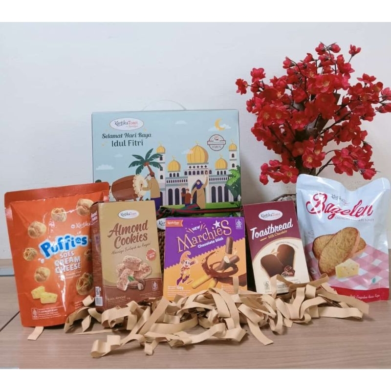 

Best seller Hampers kartikasari isi 5 bagelen almond chocostik toasbread soeskeju