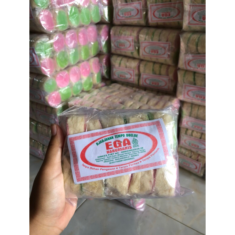

Jajanan jadul Harumanis rambut nenek by CV. Ega Harumanis isi 1 bal/100 keping