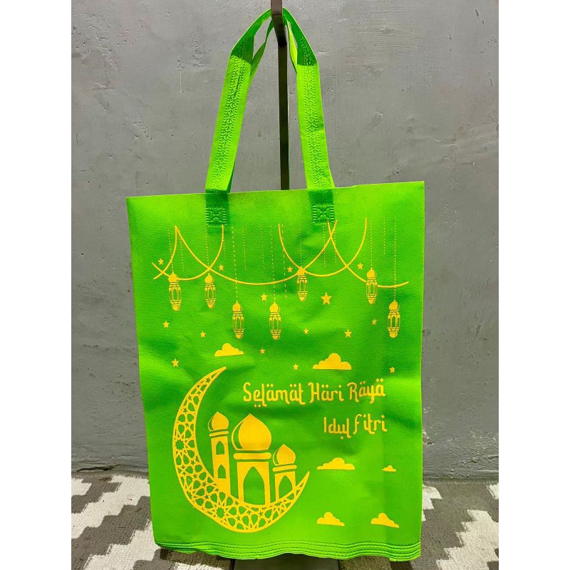 

TERLARIS!! TERMURAH!! (1 LUSIN = 12 PCS) READYSTOCK TERLARIS TAS PARCEL IDUL FITRI 30x40x8 CM / TAS LEBARAN / GOODIE BAG IDUL FITRI / TAS HAMPERS / TAS BELANJA / TAS SPUNBOND