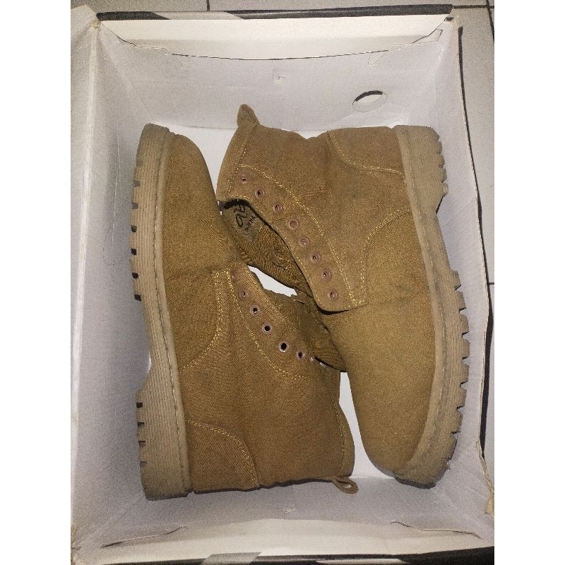 SEPATU PRELOVED - NOKHA (UKURAN 41)