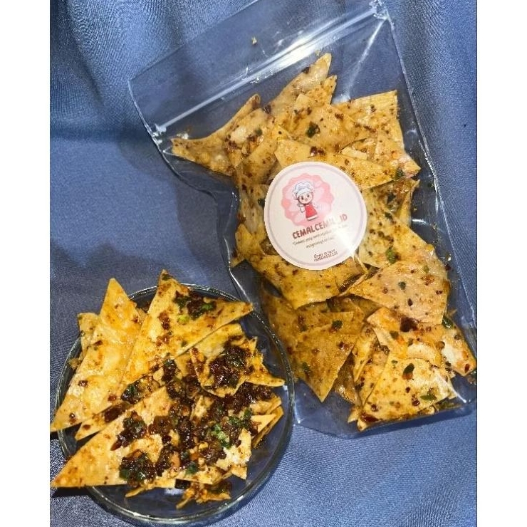 

Cemalcemil.id Keripik Pangsit Pedas Daun Jeruk/Renyah,Pedas,Gurih