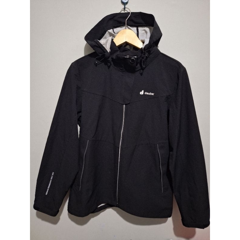 Jaket Outdoor Deuter