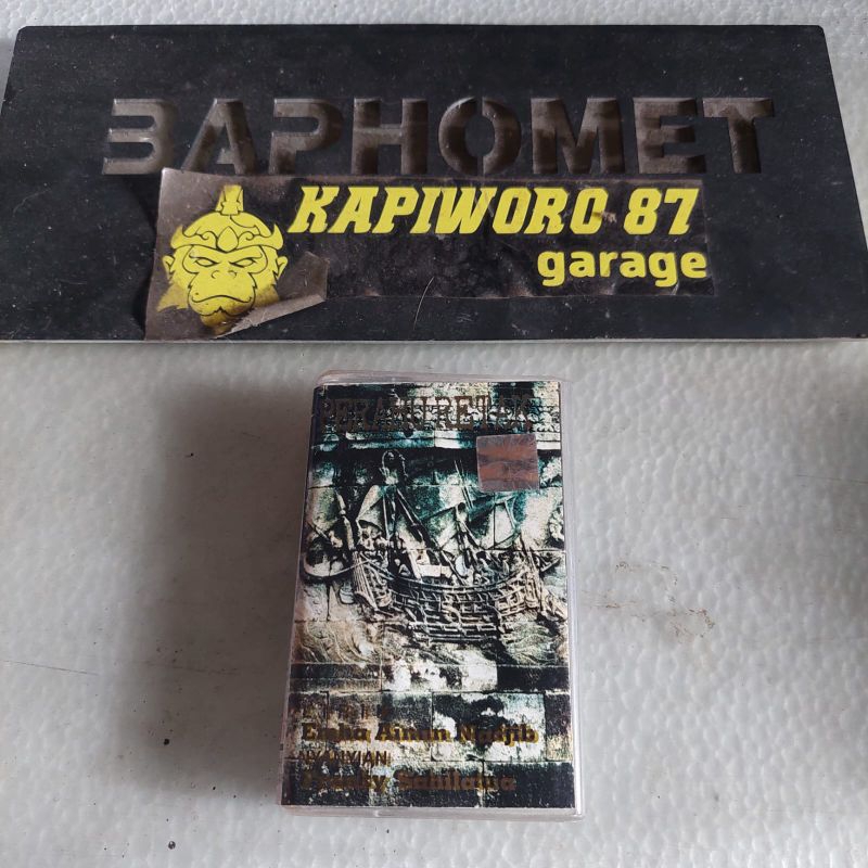 Kaset Pita Frangky Sahilatua Perahu Retak