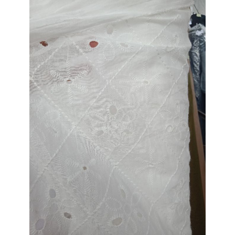 Kain katun bordir premium - harga 0,5/m - bahan katun bordir premium / katun bordir paris / katun bo