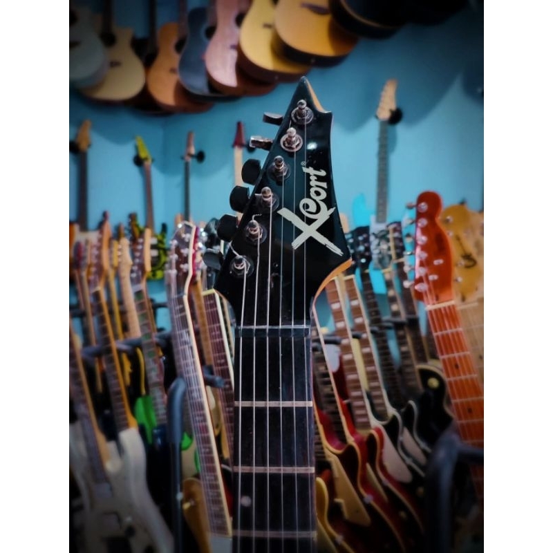 Gitar elektrik Cort X2 original ( second) kondisi baik sudah d sering2 enak tinggal main kan...