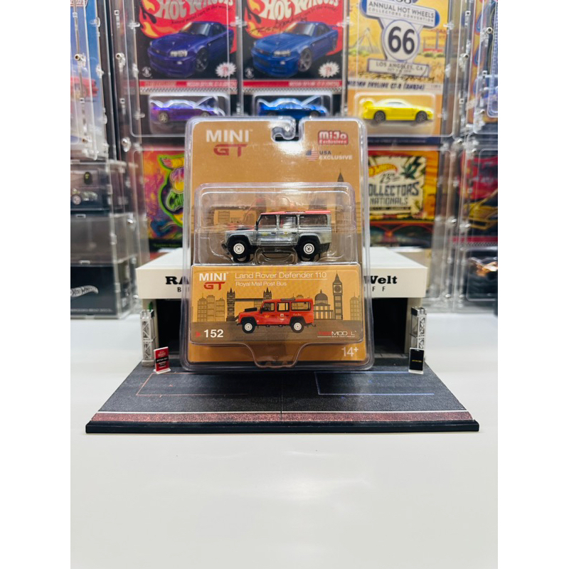 Mini GT CHASE No 152 Land Rover Defender 110 Royal Mail Post Bus Mijo Exclusive