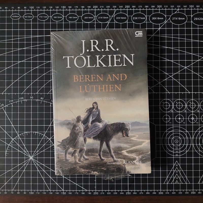 (Original, Segel) Novel Beren and Luthien (Beren dan Luthien) - JRR Tolkien
