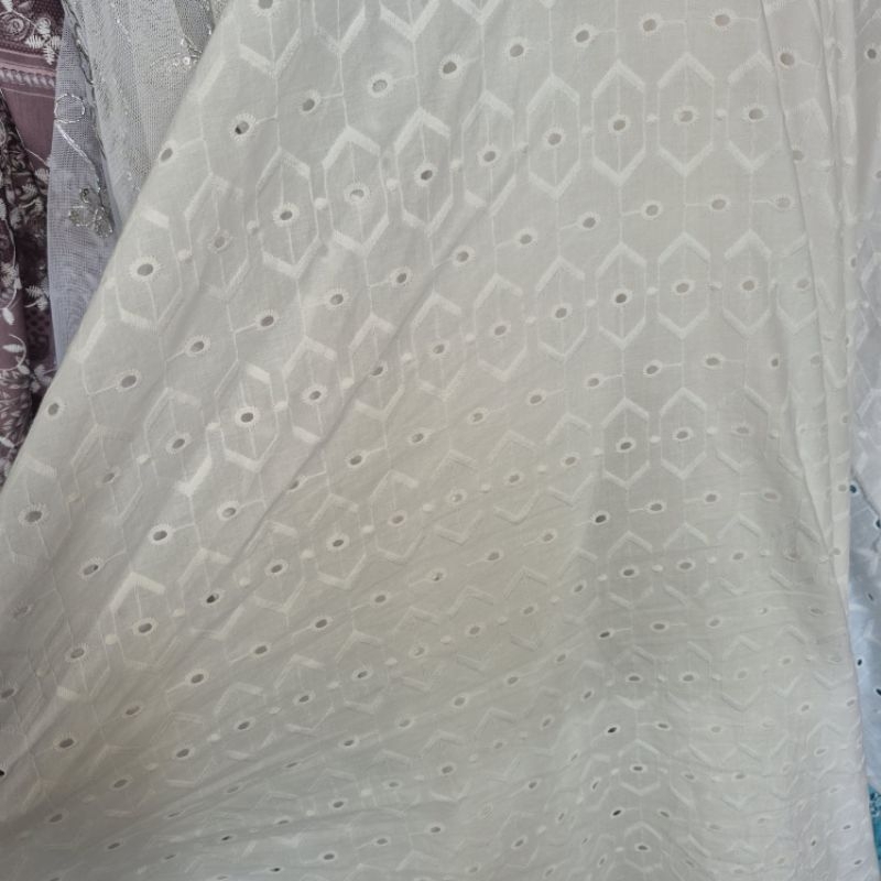 kain katun bordir-kain katun bordir warna putih garment import-harga 0,5m