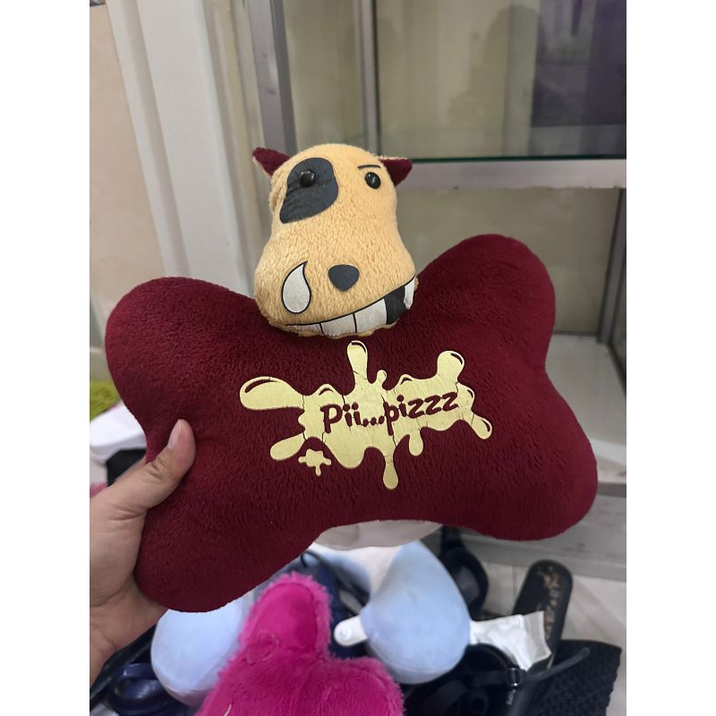 bantal mobil piglet dan pii piez maroon