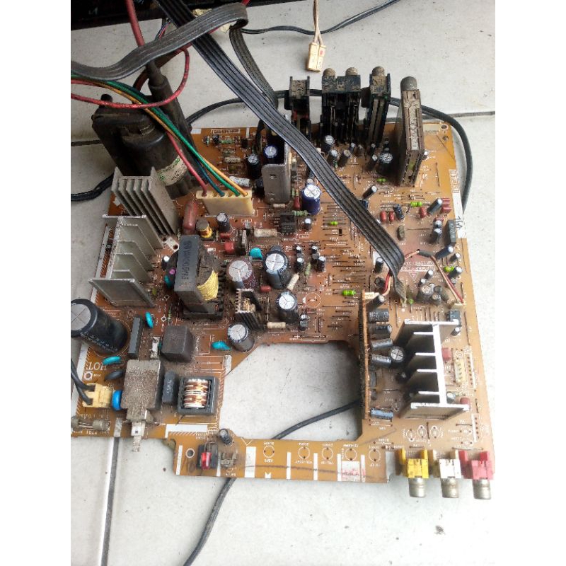 Mesin TV tabung flat 21inc merk Sharp, Great Alexander.normal