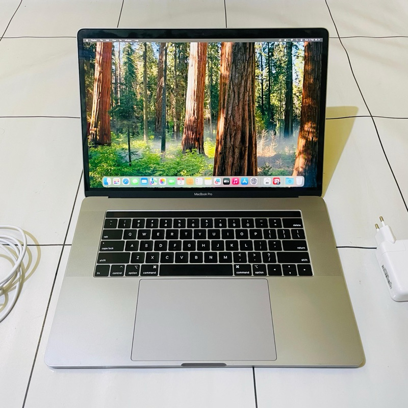 Macbook Pro 2019 Dual VGA Core i9 Mulus