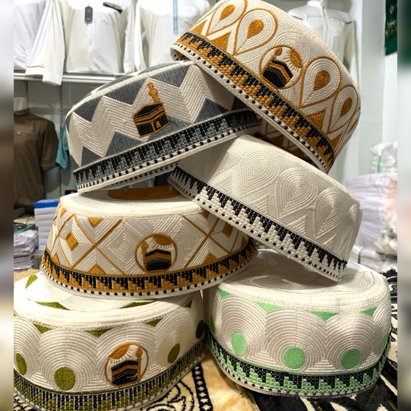 Kopiah Madinah Super Ori Bangladesh Bordiran Rapi Dan Halus ~ Lobe Madinah Bordir Motif Ka'bah Putih