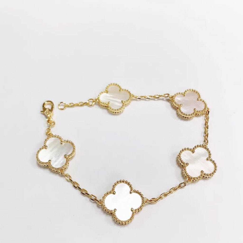 Shine Gelang / Bracelet Off White Clover Gelang Wanita Unisex Titanium Emas Simple Elegant gelang ke