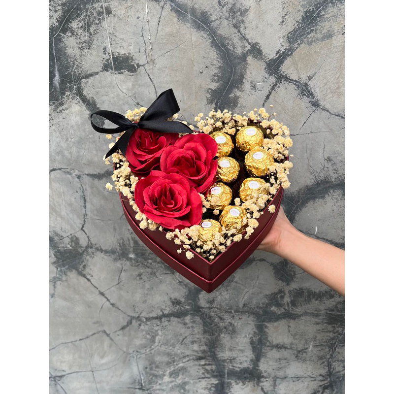 

Bloom Box Love Coklat dan Bunga Mawar Premium